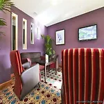 Premier Braehead Hotel 3*