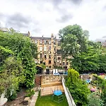 32 Victoria Crescent Road