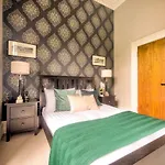 32 Victoria Crescent Road * Glasgow