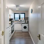 Lägenhet Arcview - Sec Hydro Two Bed Flat With Free Parking And Great View *