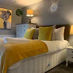 Merchant Modern 1 Bed Executive Flat *