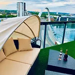 Centre - The Penthouse With Riverviews - Appartement