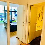 Centre - The Penthouse With Riverviews - *