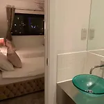 Centre - The Penthouse With Riverviews - Appartement