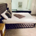 Centre - The Penthouse With Riverviews - *