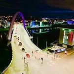 Centre - The Penthouse With Riverviews - Appartement *