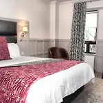 Glynhill & Near Airport Hotel