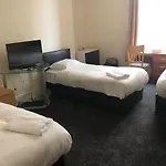 Renfrew At Centre Bed & Breakfast *