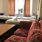 Renfrew At Centre Bed & Breakfast *