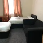 Renfrew At Centre Bed & Breakfast