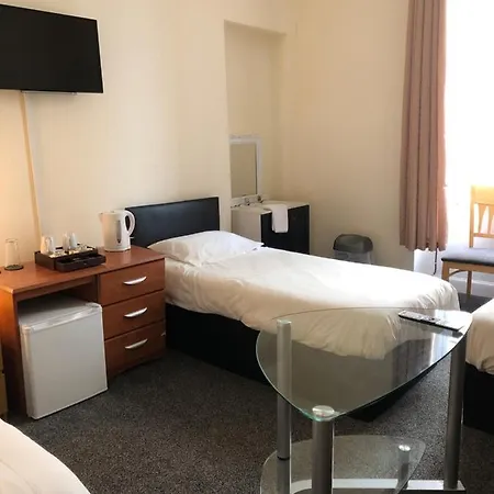 Renfrew At Centre Bed & Breakfast Glasgow