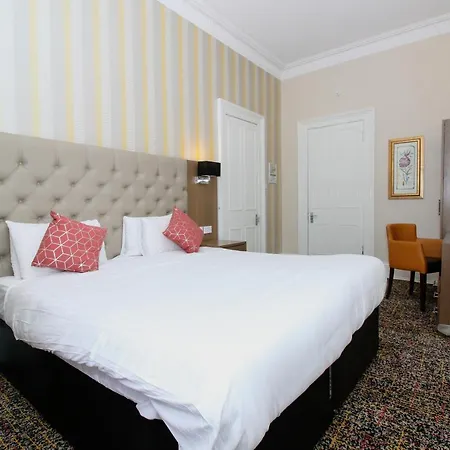 Ambassador Hotel 3*