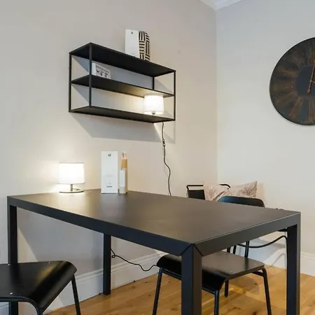 Luxury Apartment *