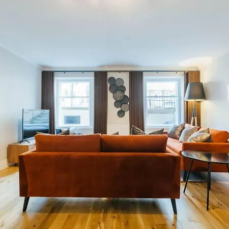 Luxury Apartment *