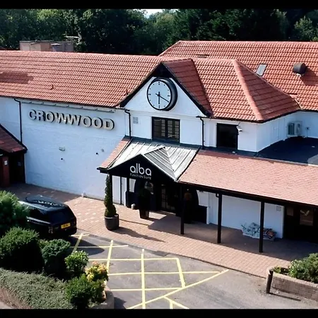 מלון Crowwood And Alba Restaurant 3*