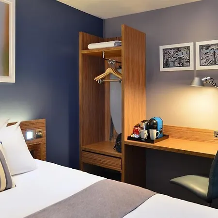Travelodge Queen Street