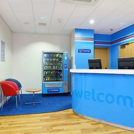 Travelodge Queen Street 3*