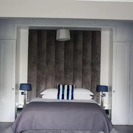 15 Hotel
