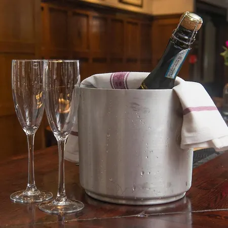 Отель Babbity Bowster