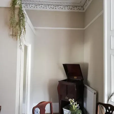 Bank Street Townhouse 3*