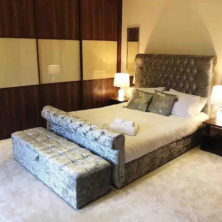 Beautiful 4-bed In Glasgow