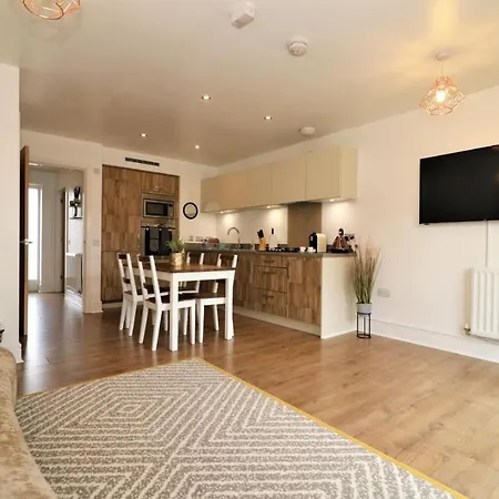 Ferienhaus The Oatland - Luxury House With Private Garden & Parking Glasgow