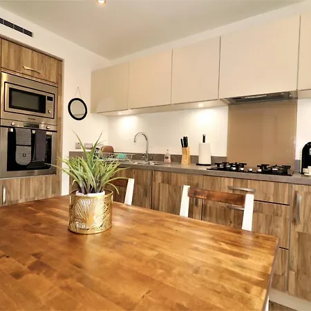 The Oatland - Luxury House With Private Garden & Parking Glasgow