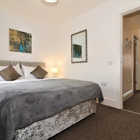 The Oatland - Luxury House With Private Garden & Parking Glasgow