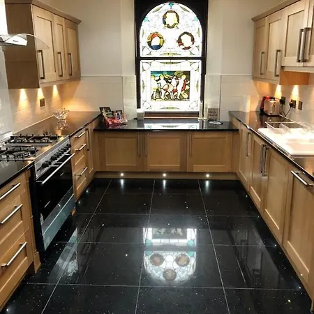 Beautiful 4-bed In Glasgow