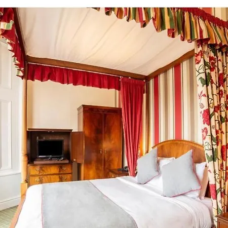 The Redstones & Restaurant Hotel *