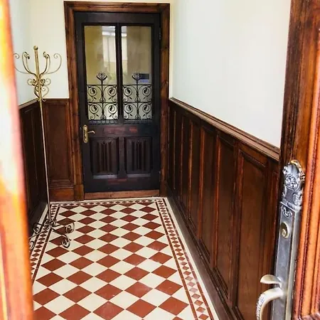 Beautiful 4-bed In Glasgow