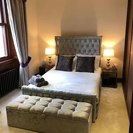 Beautiful 4-bed In * Glasgow