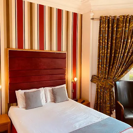 Hotel The Redstones & Restaurant
