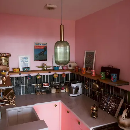 Apartment Pass The Keys Quirky, Cosy, Entire Flat In Trendy Area *