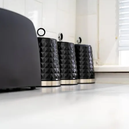 Cheerful 2 Bedroom Homely Apartment, Sleeps 4 Guest Comfy, 1x Double Bed, 2x Single Beds, Free Parking, Free Wifi, Suitable For Business, Leisure Guest, Contractors, Qe Hospital, Glasgow, Near Airport & Centre, Perfect For Common Wealth Games 20 Apartamento Glasgow