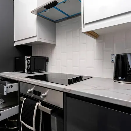 Cheerful 2 Bedroom Homely Apartment, Sleeps 4 Guest Comfy, 1x Double Bed, 2x Single Beds, Free Parking, Free Wifi, Suitable For Business, Leisure Guest, Contractors, Qe Hospital, Glasgow, Near Airport & Centre, Perfect For Common Wealth Games 20 公寓