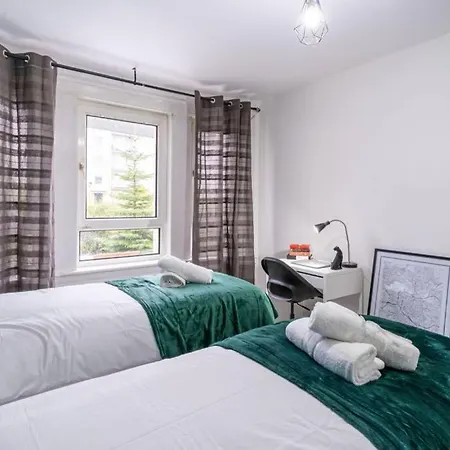 公寓 Cheerful 2 Bedroom Homely Apartment, Sleeps 4 Guest Comfy, 1x Double Bed, 2x Single Beds, Free Parking, Free Wifi, Suitable For Business, Leisure Guest, Contractors, Qe Hospital, Glasgow, Near Airport & Centre, Perfect For Common Wealth Games 20