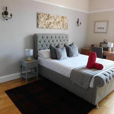 West End - Stunning, Spacious, 3 Bedroom, Main Door Flat With Private Parking * Glasgow