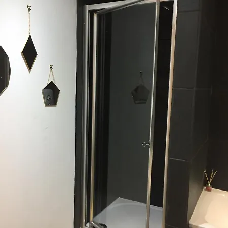 Stunning Centre דירה *