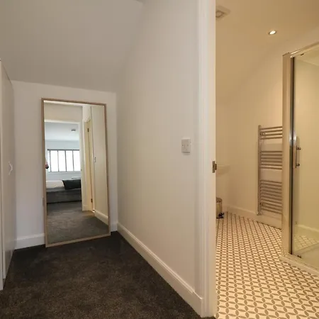 Signature - Railway House 5 Bed Apartmán *