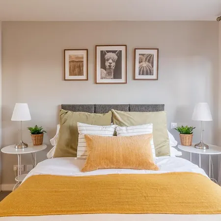 Luxury Riverview Centre *