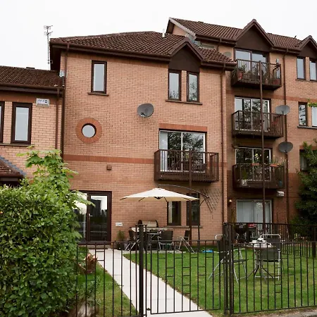 Pass The Keys Townhouse Overlooking The River Clyde, Sleeps 10 *