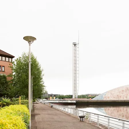 Pass The Keys Townhouse Overlooking The River Clyde, Sleeps 10 Hébergement de vacances Glasgow