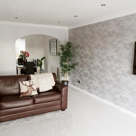 Pass The Keys Townhouse Overlooking The River Clyde, Sleeps 10 *