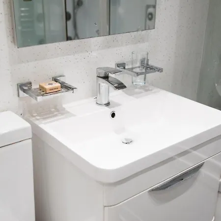 Pass The Keys Townhouse Overlooking The River Clyde, Sleeps 10 Hébergement de vacances Glasgow