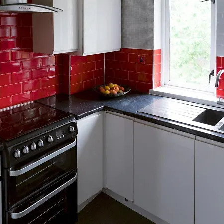 Pass The Keys Townhouse Overlooking The River Clyde, Sleeps 10
