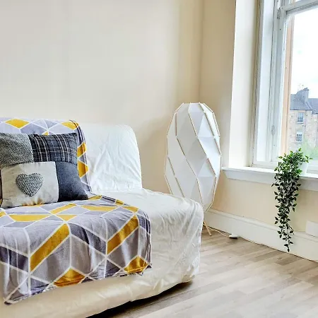 Gorgeous, Light & Airy In The Heart Of The West End, Close To Sec And Hydro