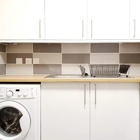 Gorgeous, Light & Airy In The Heart Of The West End, Close To Sec And Hydro *