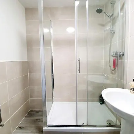 Gorgeous, Light & Airy In The Heart Of The West End, Close To Sec And Hydro