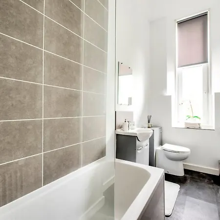 Pass The Keys Stylish 2 Bed In Heart Of West End